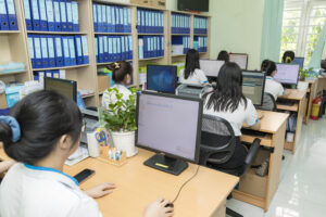 Nhân viên kế toán sẽ làm báo cáo thuế hàng tháng, hàng quý