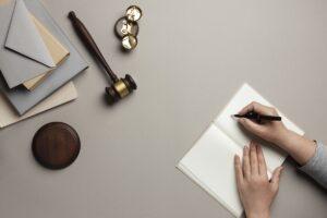 Điều kiện người giám hộ gồm năng lực và đạo đức phù hợp.