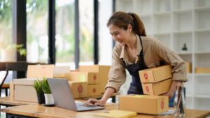 Bán hàng online có phải đóng thuế không tùy theo doanh thu thực tế.