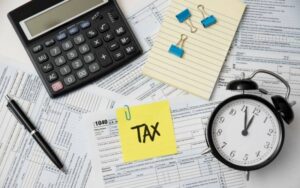 Trốn thuế online có thể bị phạt tiền và cấm xuất cảnh.