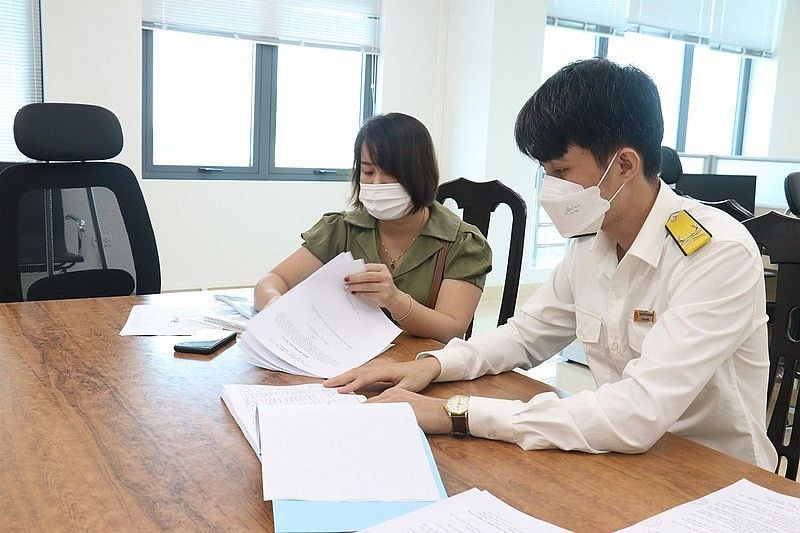 Thực hiện giải trình trực tiếp với cơ quan thuế khi có yêu cầu